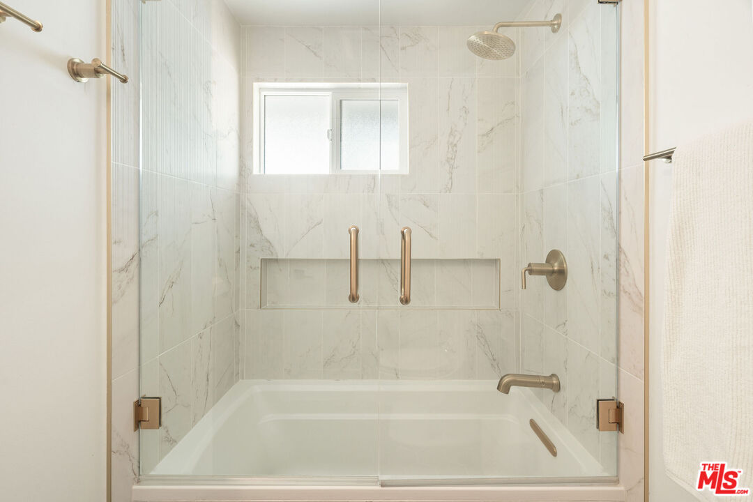 4040 Grand View Blvd Unit: 7