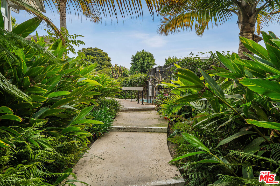 4040 Grand View Blvd Unit: 7