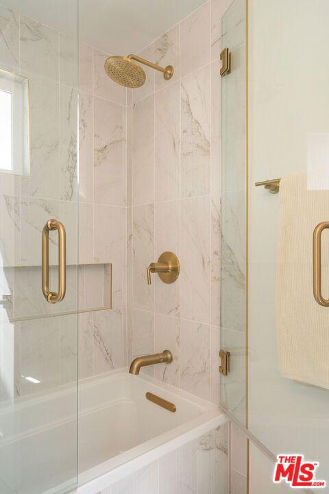 4040 Grand View Blvd Unit: 7