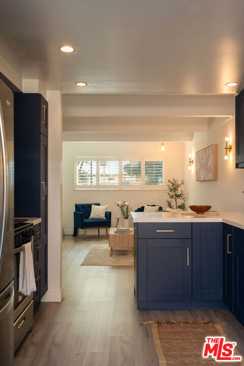 4040 Grand View Blvd Unit: 7