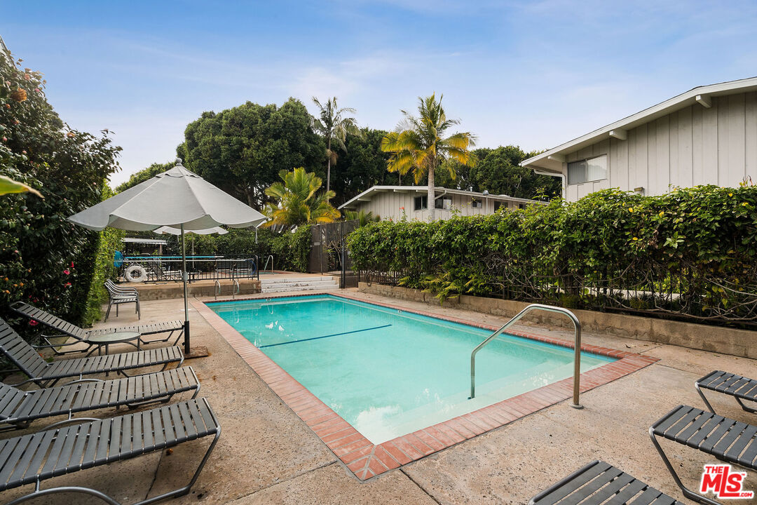 4040 Grand View Blvd Unit: 7