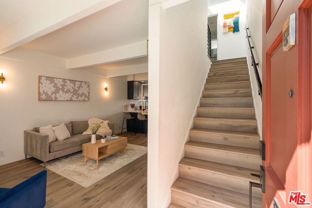 4040 Grand View Blvd Unit: 7