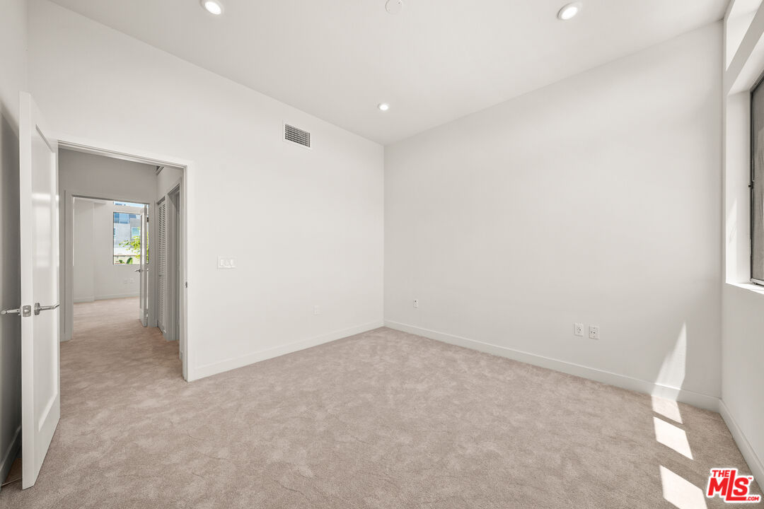 1200 N Orange Grv