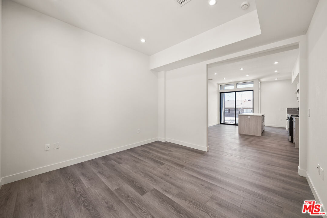 1200 N Orange Grv
