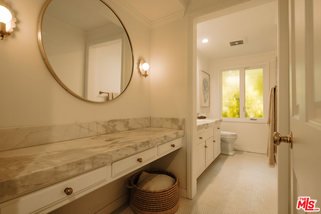 2610 Mandeville Canyon Rd
