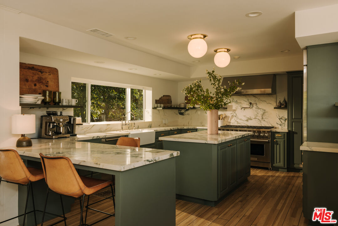 2610 Mandeville Canyon Rd