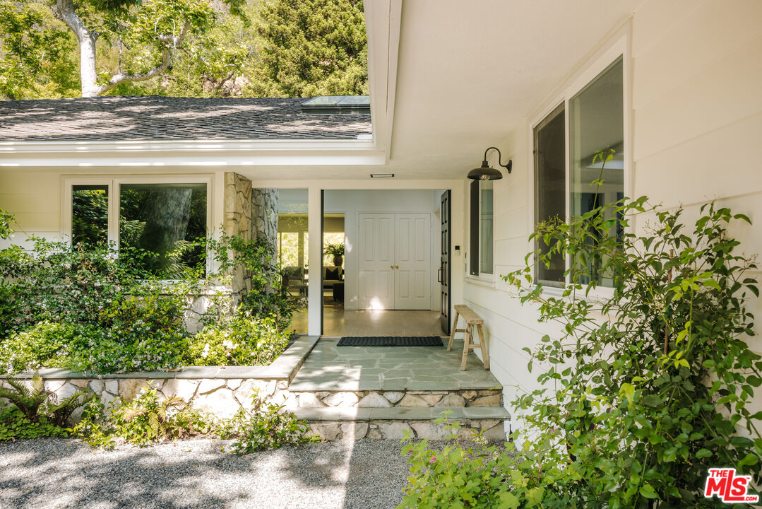 2610 Mandeville Canyon Rd