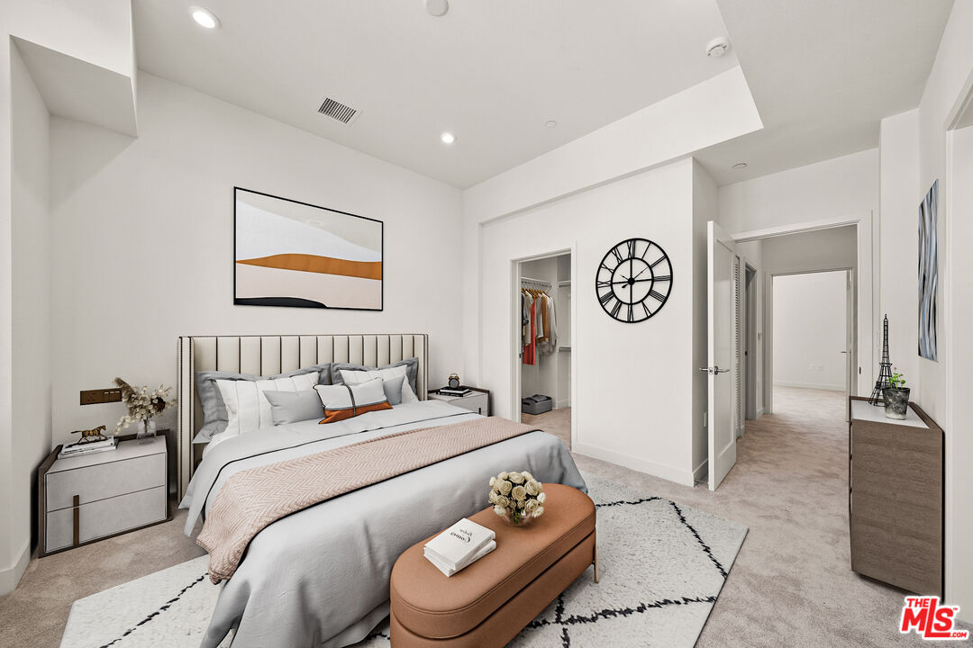 1202 N Orange Grv
