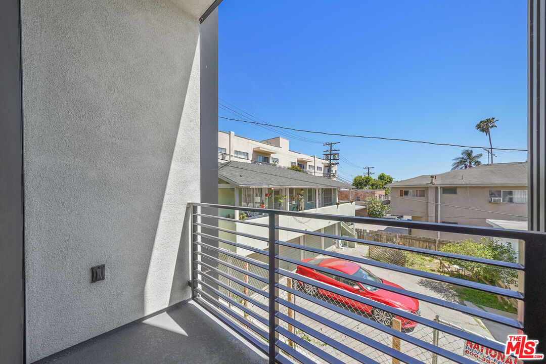 1202 N Orange Grv