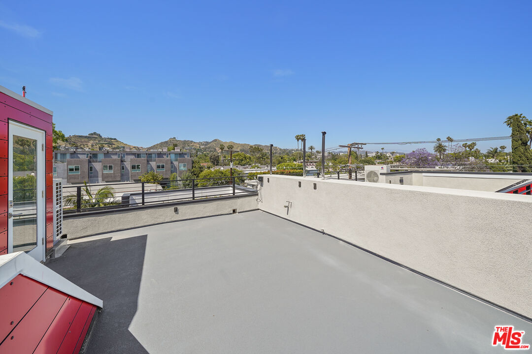 1202 N Orange Grv