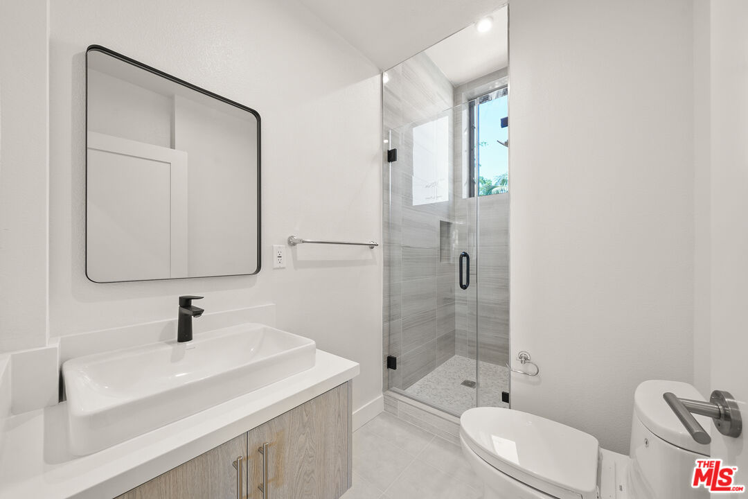 1202 N Orange Grv