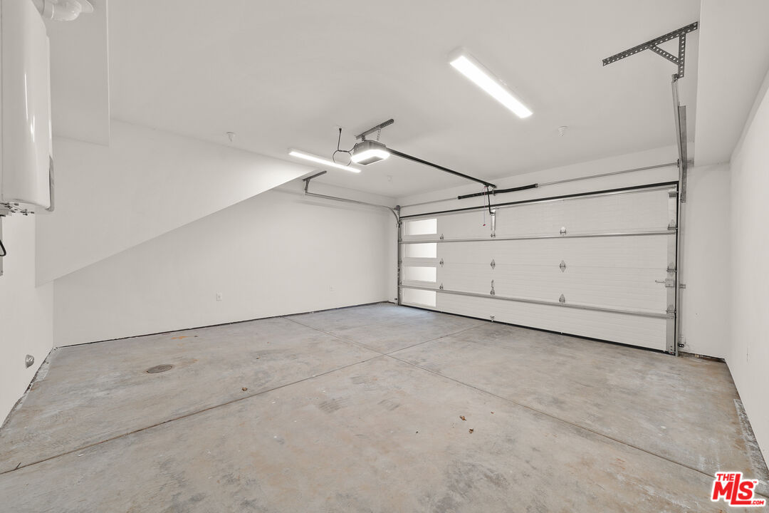 1202 N Orange Grv