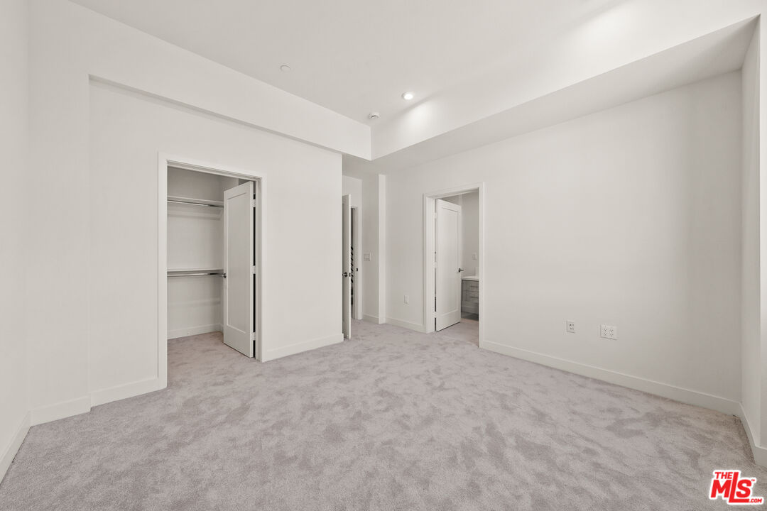 1202 N Orange Grv