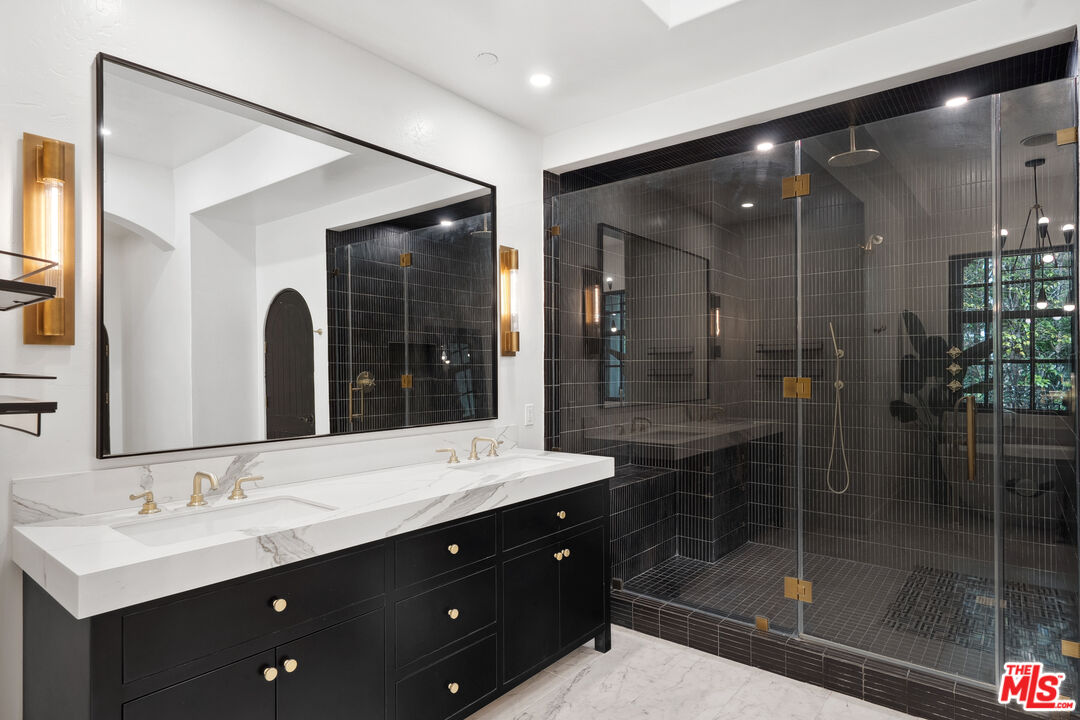11937 W Sunset Blvd Unit: 7