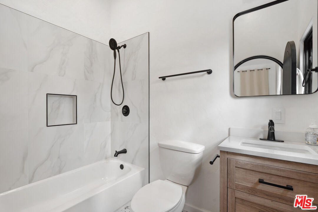 11937 W Sunset Blvd Unit: 7