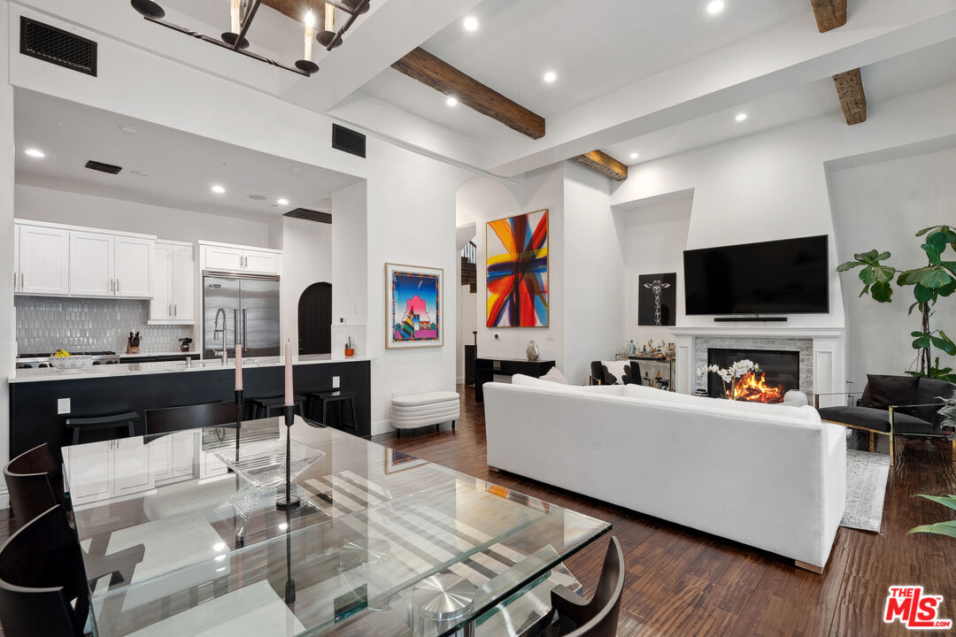 11937 W Sunset Blvd Unit: 7