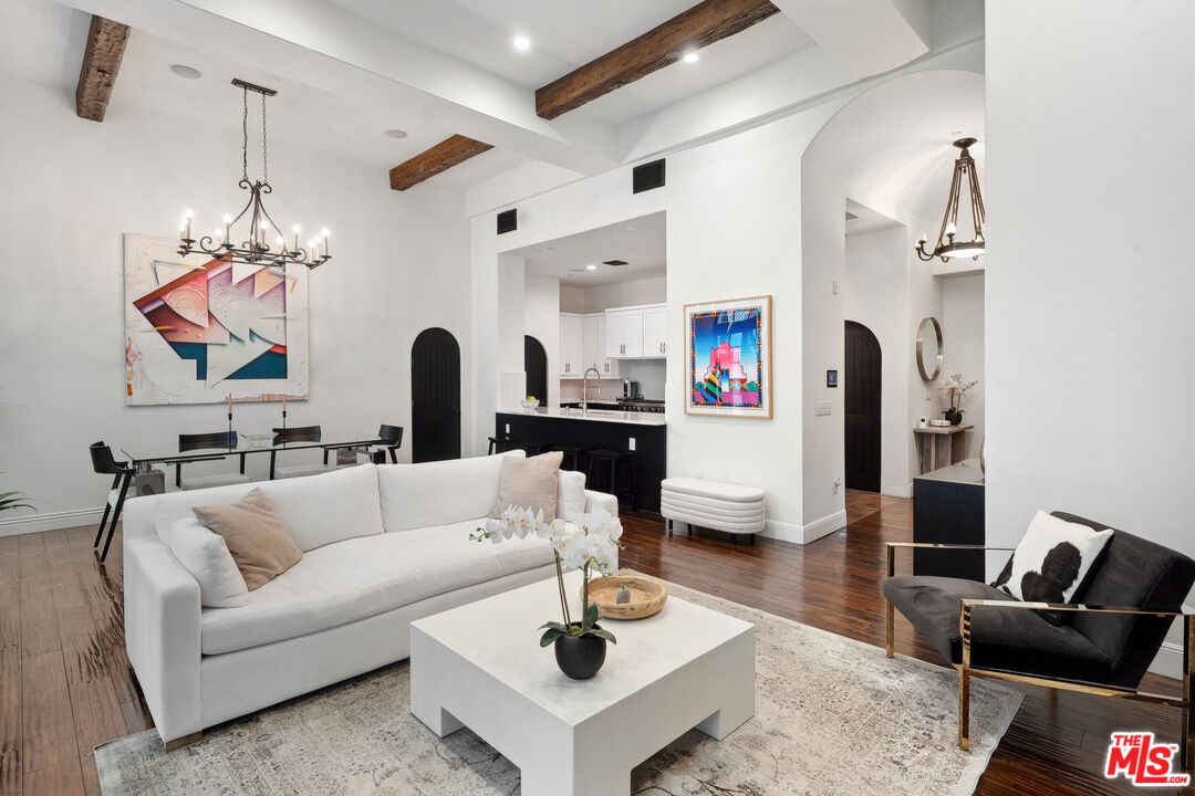 11937 W Sunset Blvd Unit: 7