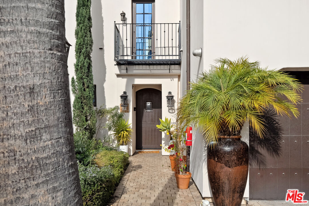 11937 W Sunset Blvd Unit: 7