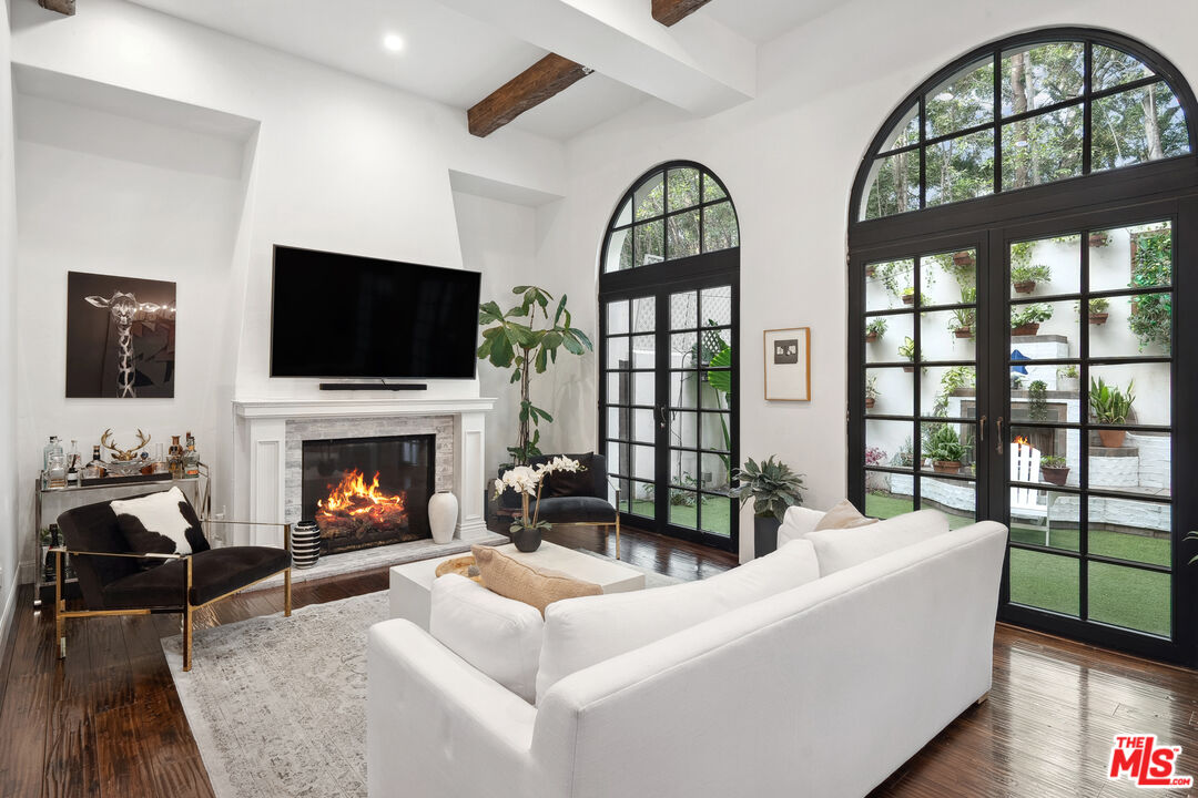 11937 W Sunset Blvd Unit: 7