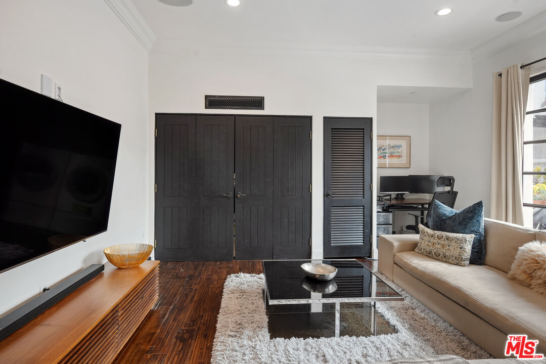 11937 W Sunset Blvd Unit: 7