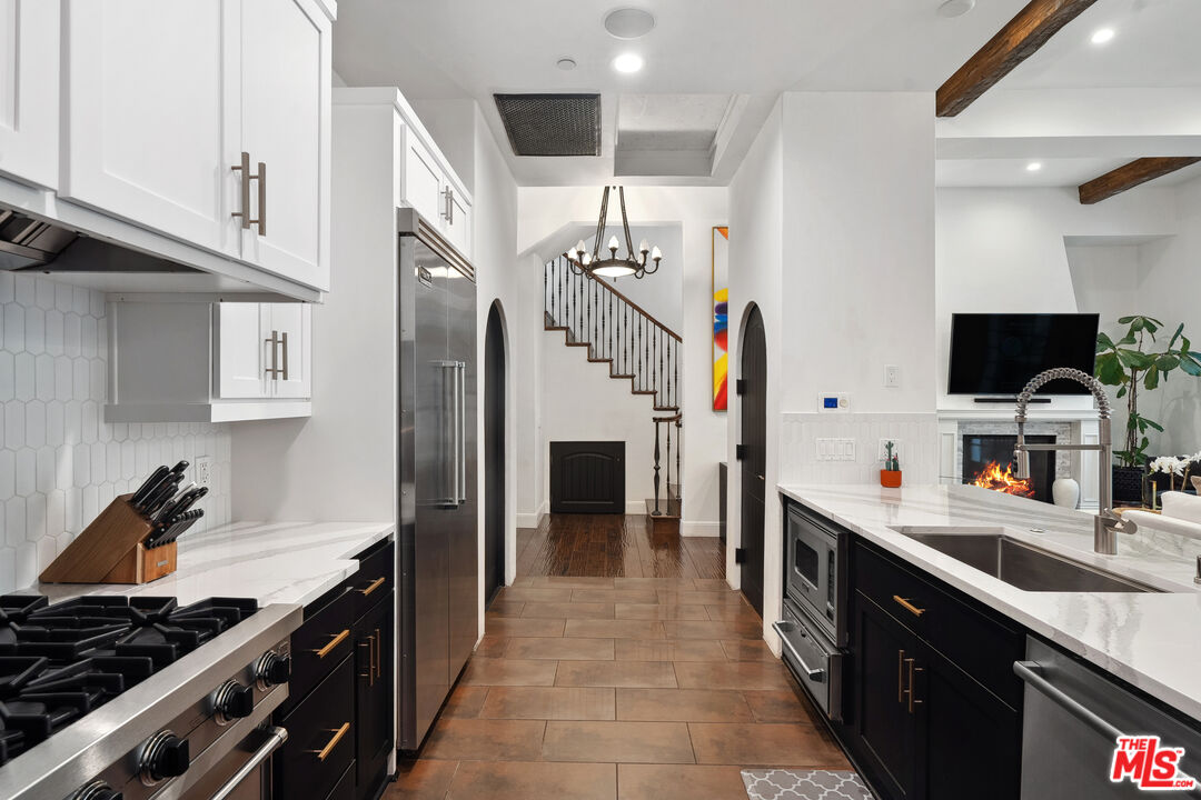 11937 W Sunset Blvd Unit: 7