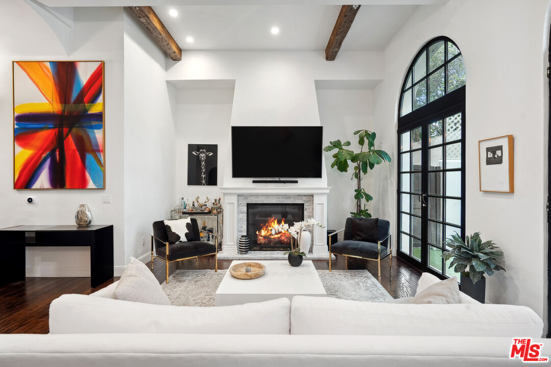 11937 W Sunset Blvd Unit: 7