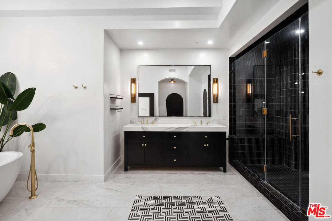 11937 W Sunset Blvd Unit: 7