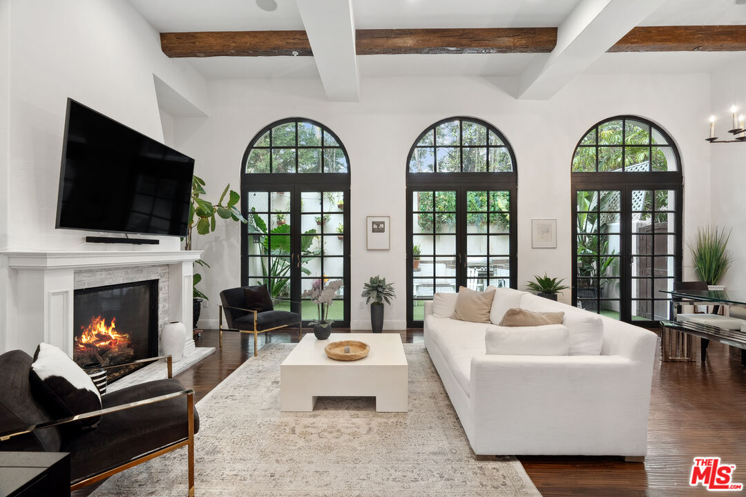 11937 W Sunset Blvd Unit: 7