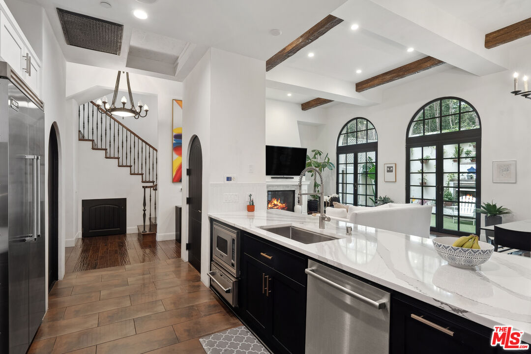 11937 W Sunset Blvd Unit: 7