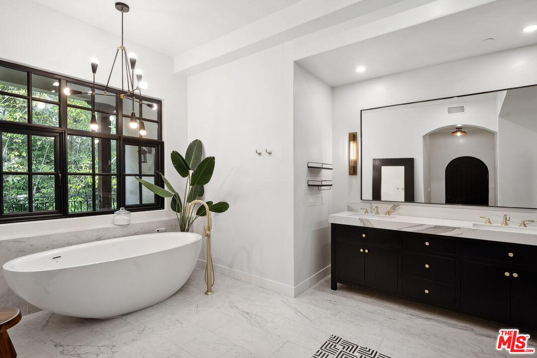 11937 W Sunset Blvd Unit: 7