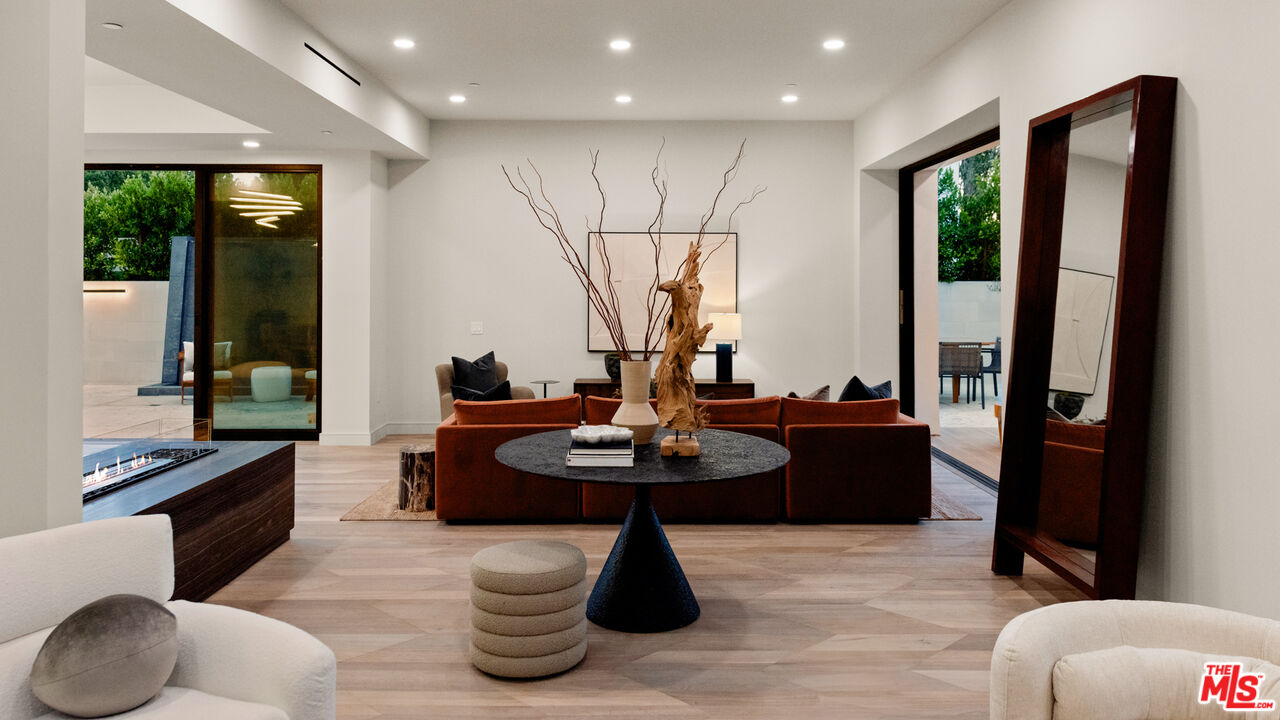 505 Barrington Ave Unit: 100