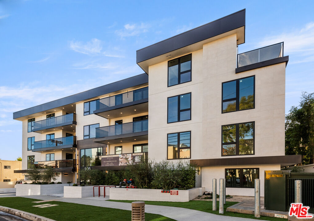 505 Barrington Ave Unit: 100