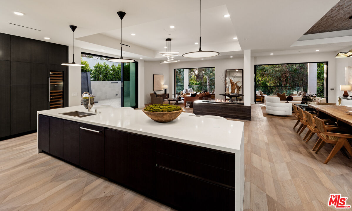 505 Barrington Ave Unit: 100