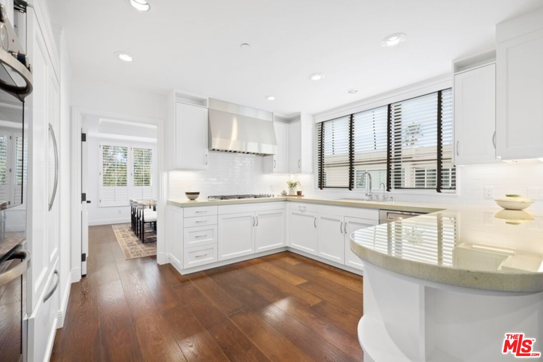 12218 Montana Ave Unit: 302