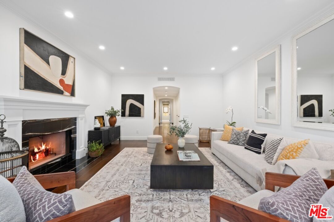 12218 Montana Ave Unit: 302