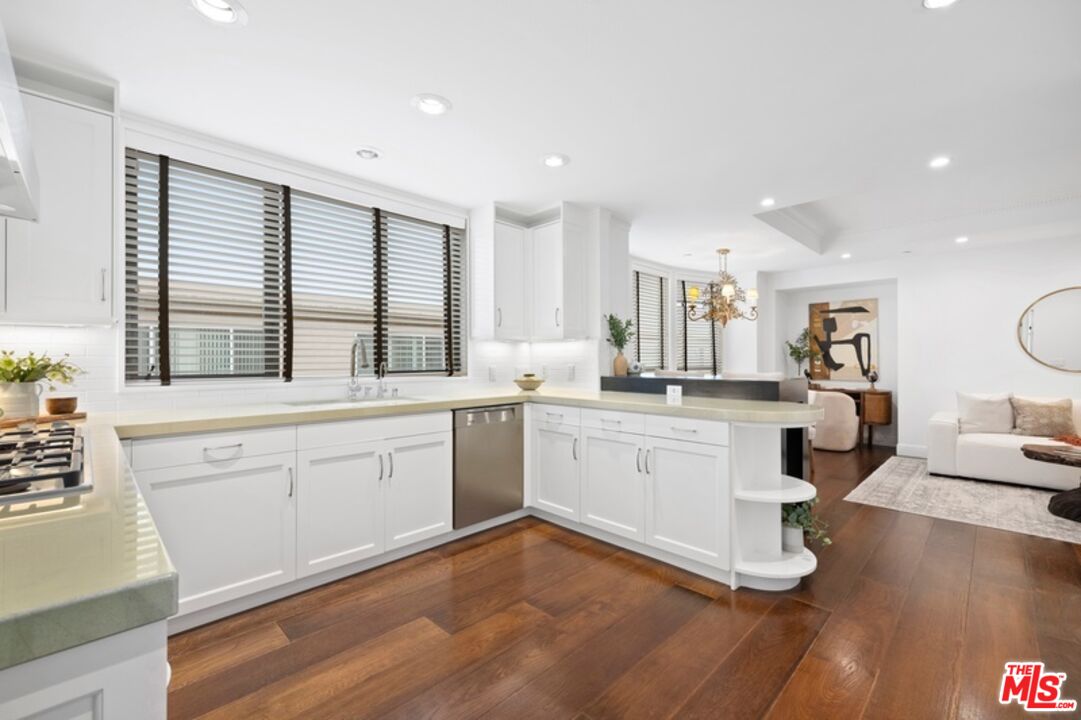 12218 Montana Ave Unit: 302