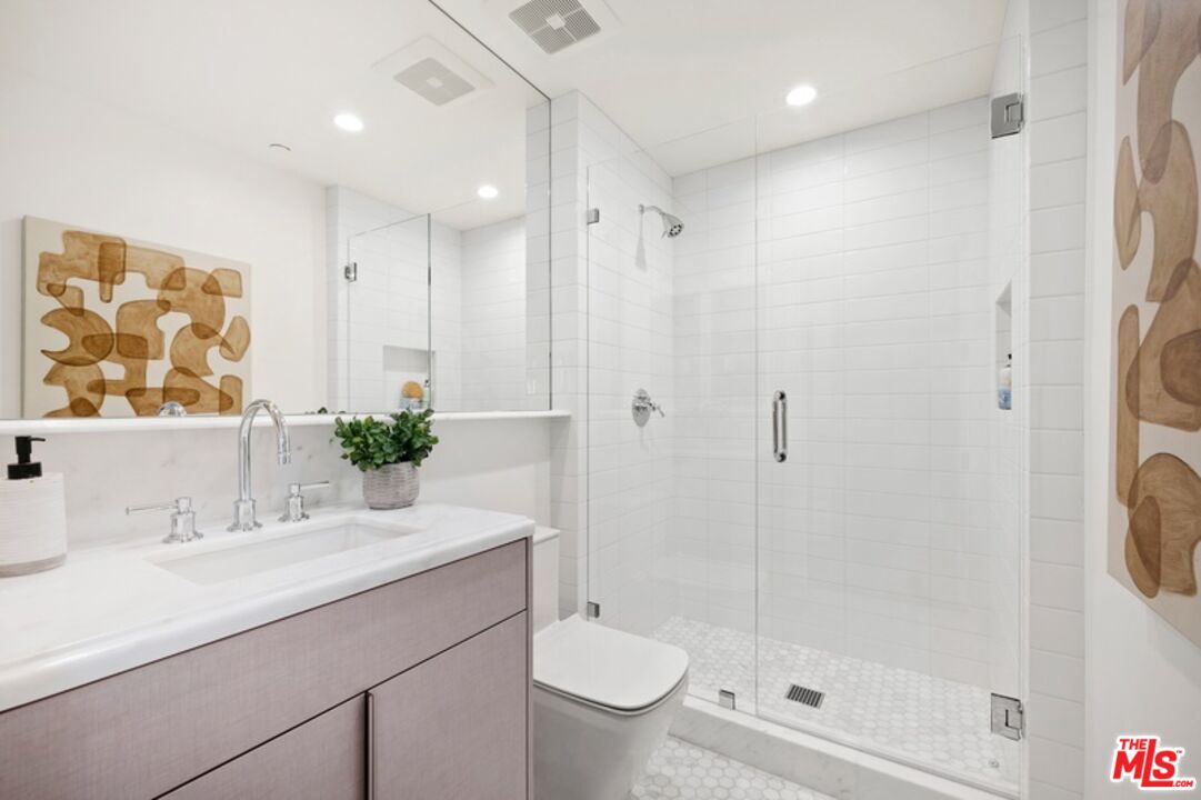 12218 Montana Ave Unit: 302