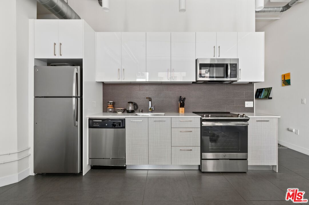 939 S Broadway Unit: 505