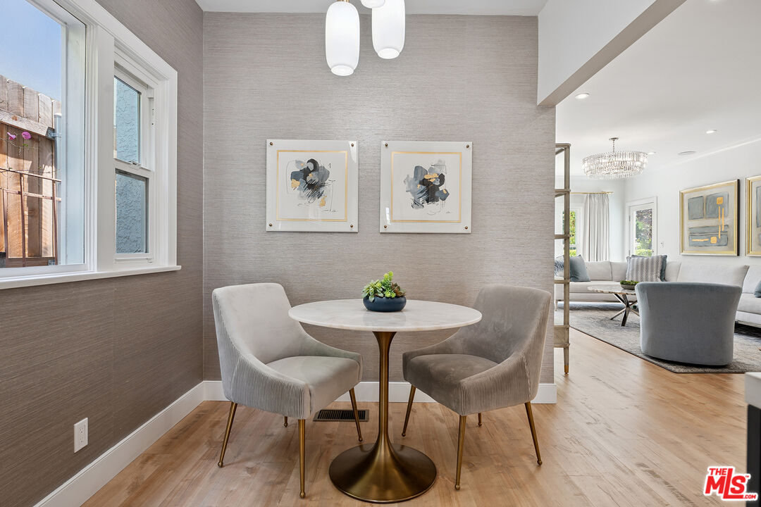 1033 N La Jolla Ave