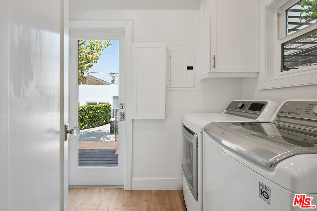 1033 N La Jolla Ave