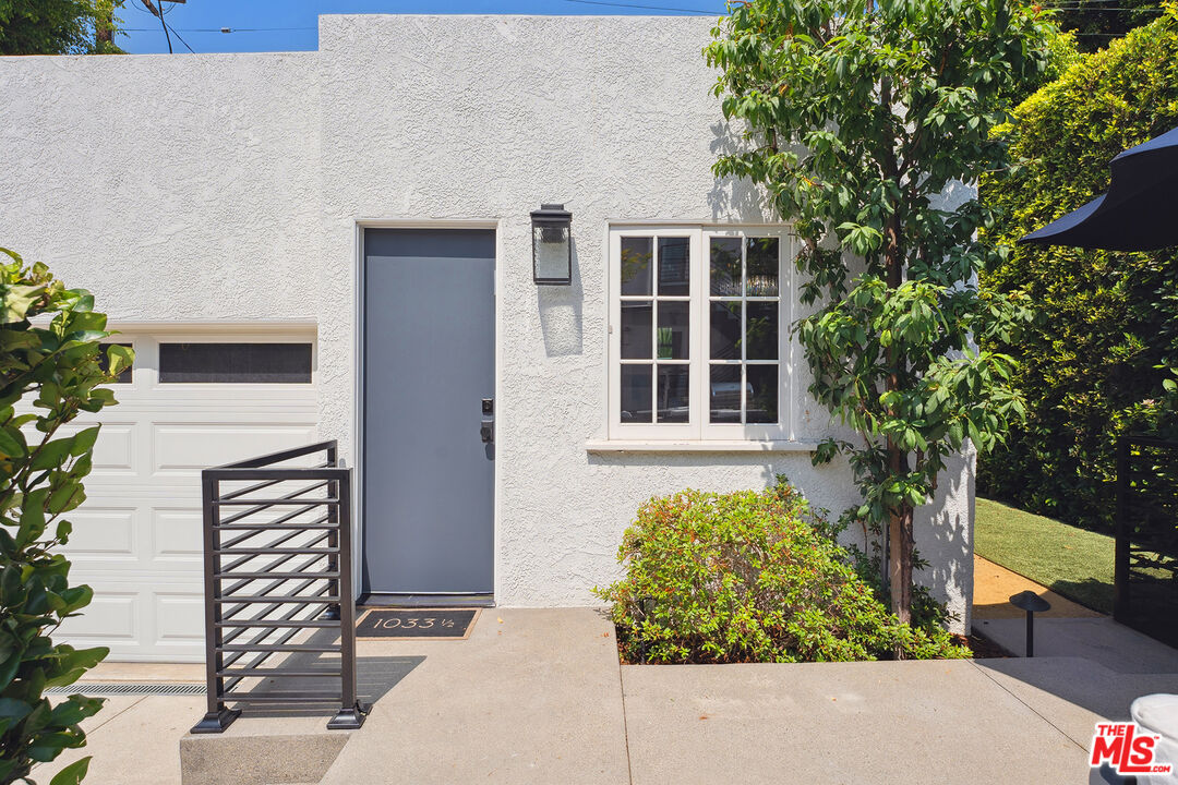 1033 N La Jolla Ave
