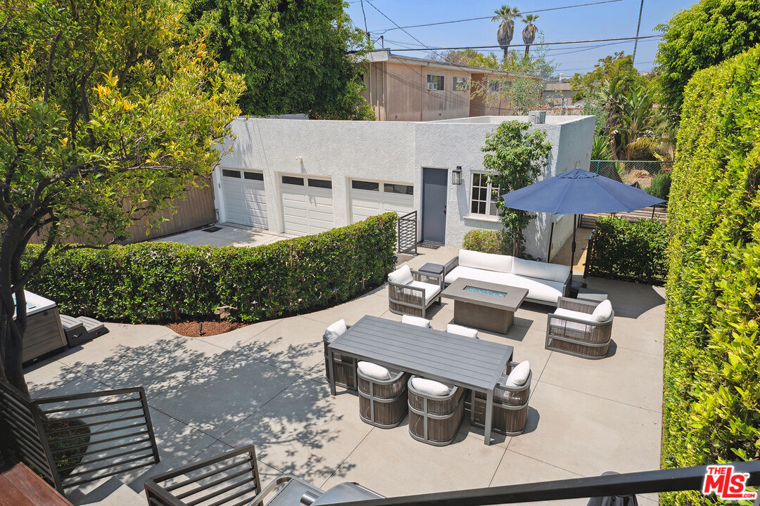 1033 N La Jolla Ave