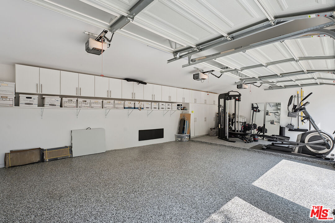 1033 N La Jolla Ave