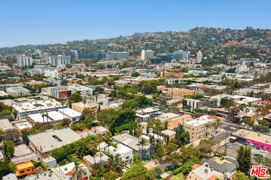 1033 N La Jolla Ave