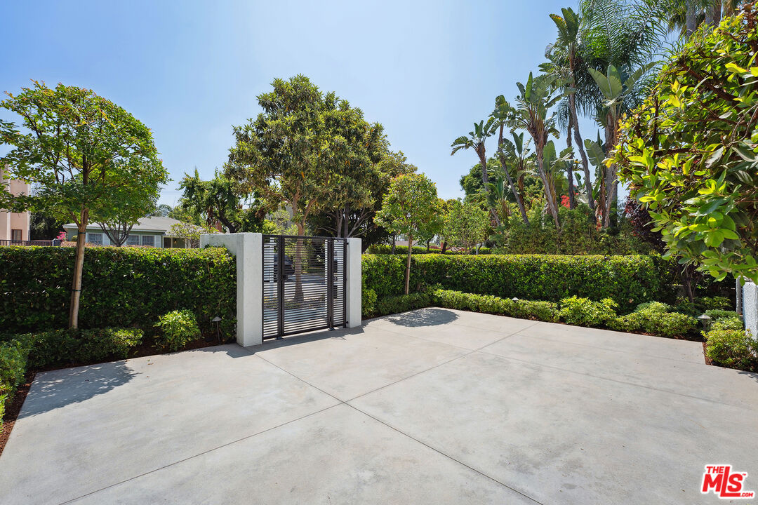 1033 N La Jolla Ave