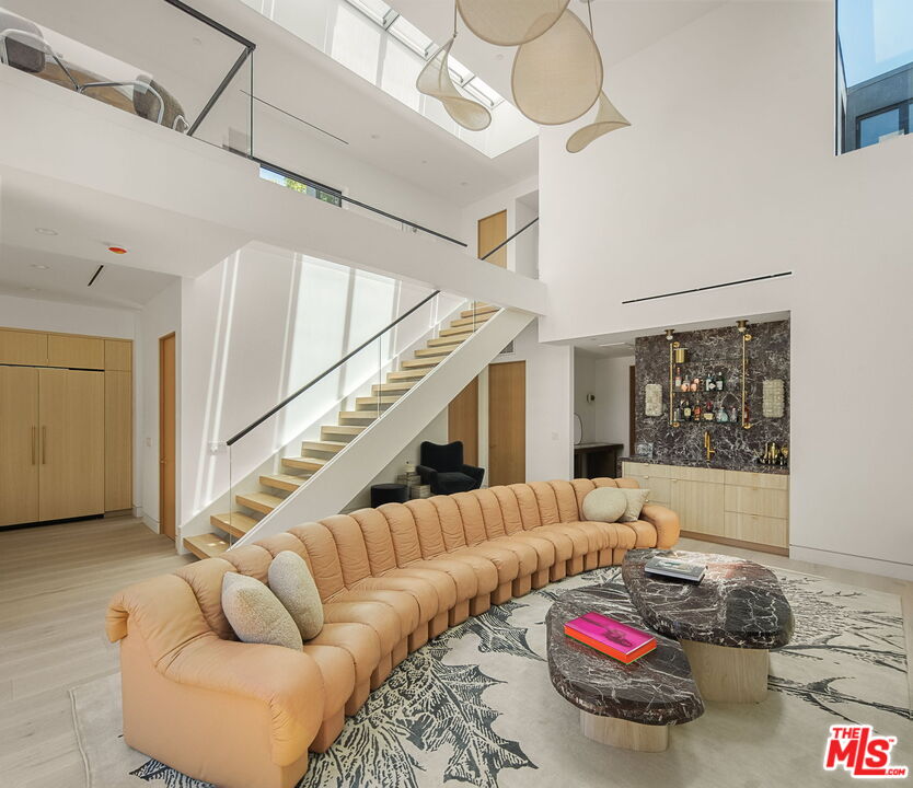 738 Palms Blvd