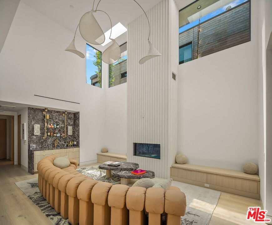 738 Palms Blvd