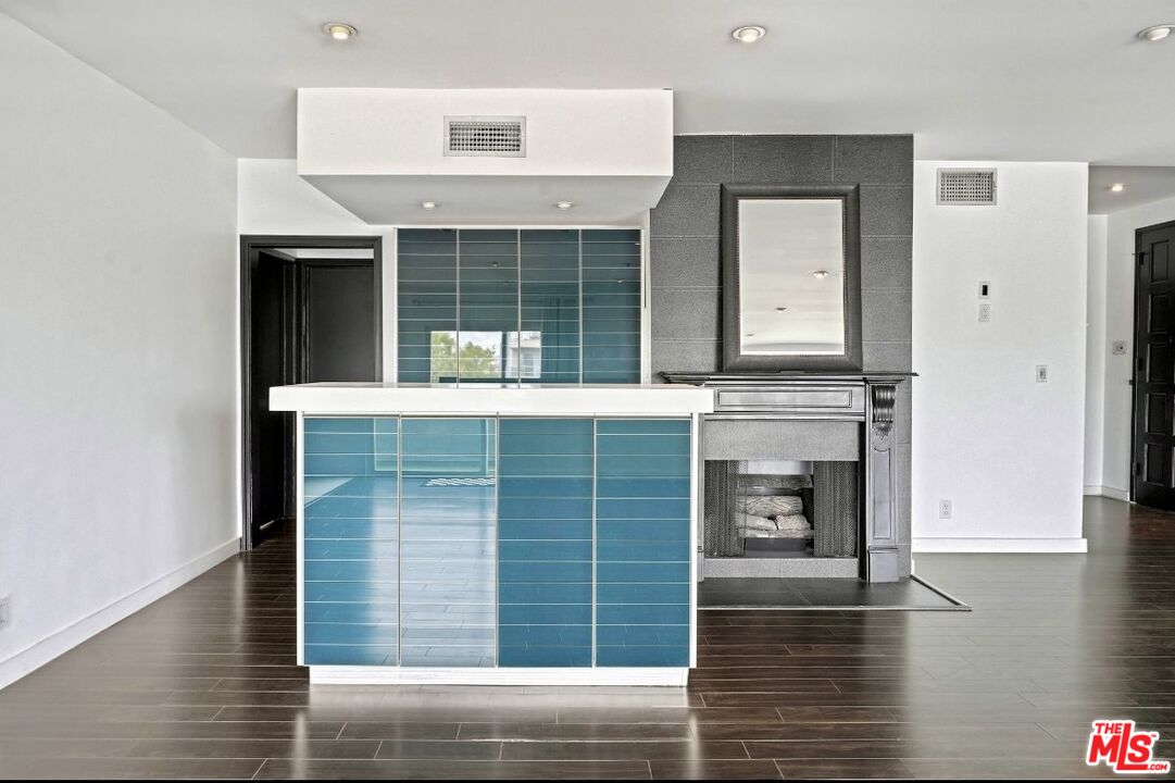 825 S Le Doux Rd Unit: 303