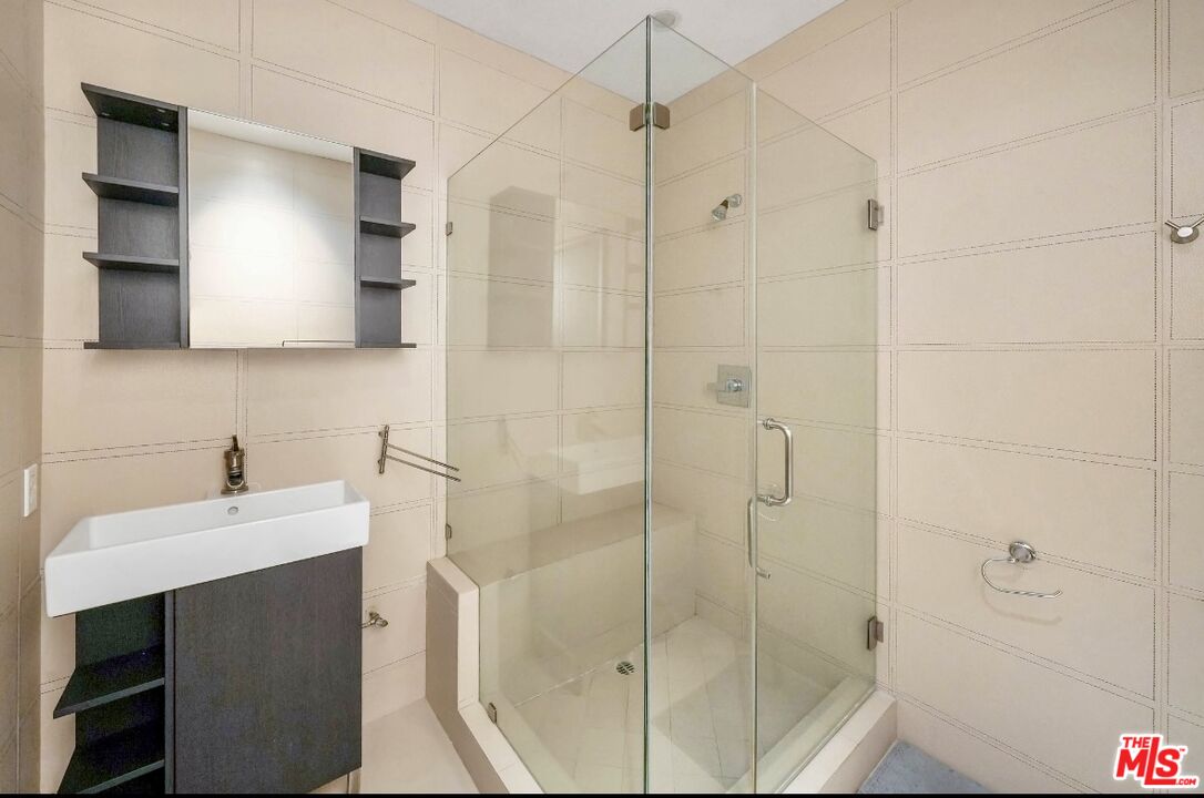 825 S Le Doux Rd Unit: 303