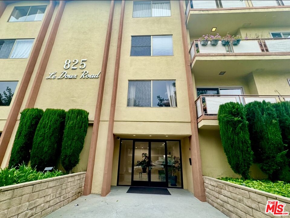 825 S Le Doux Rd Unit: 303